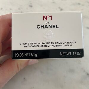 NWT - Chanel No 1 de Chanel crème revitalisante au camelia rouge